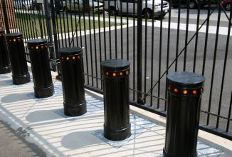Automatic bollard