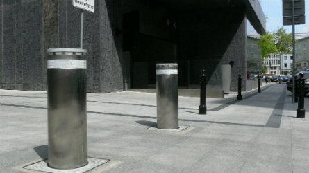 Automatic bollard
